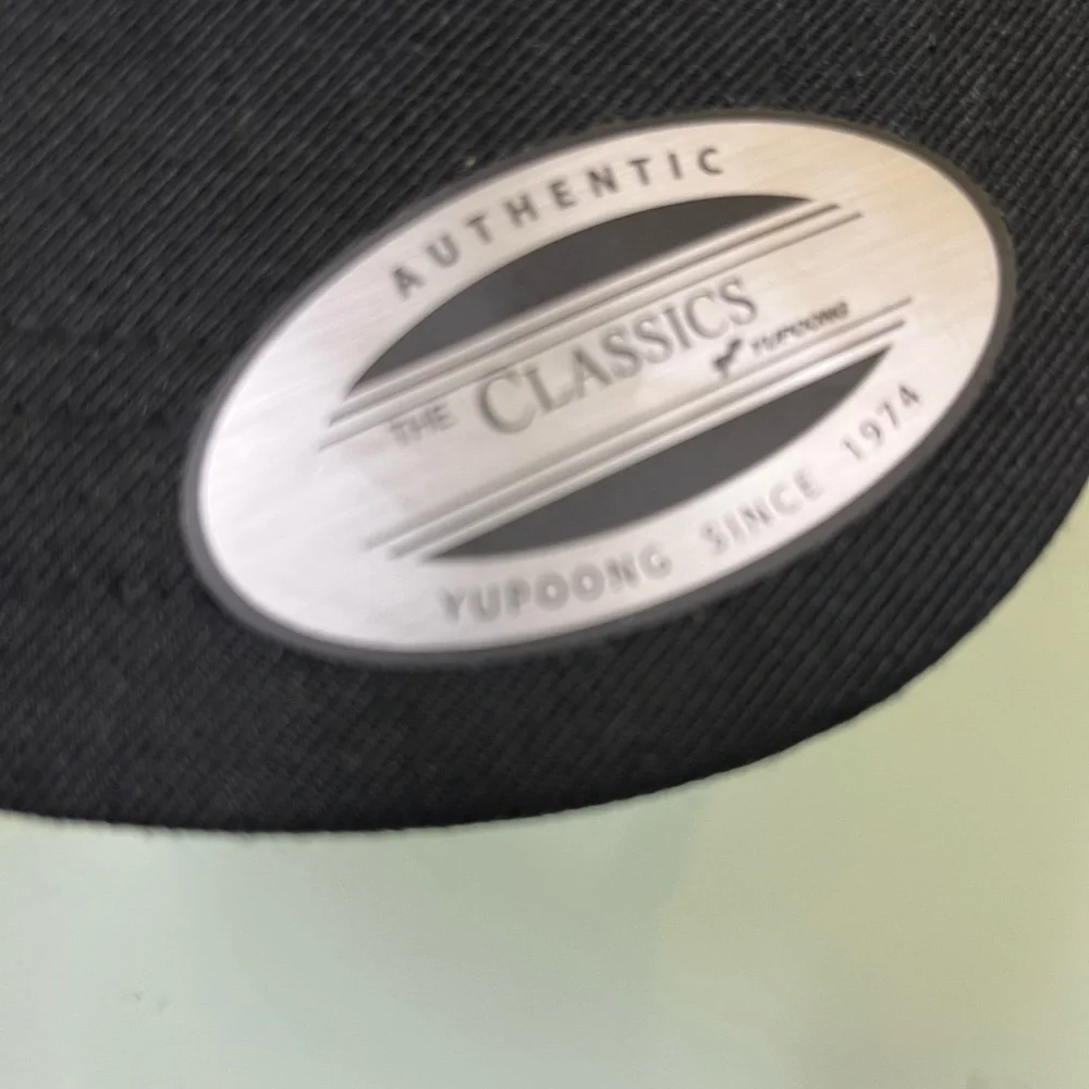 Black classics authentic SnapBack embroidered baseball hat - Picture 6 of 6